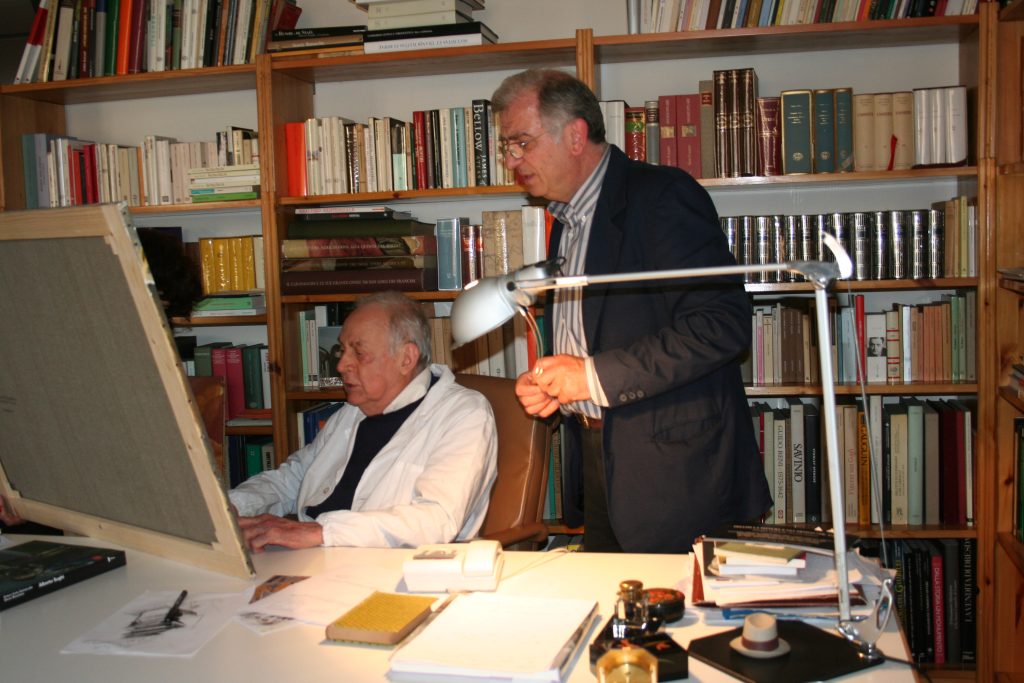 Il pittore Alberto sughi controlla una stampa della stamperia PAOLI ARTE di Paolo Paoli